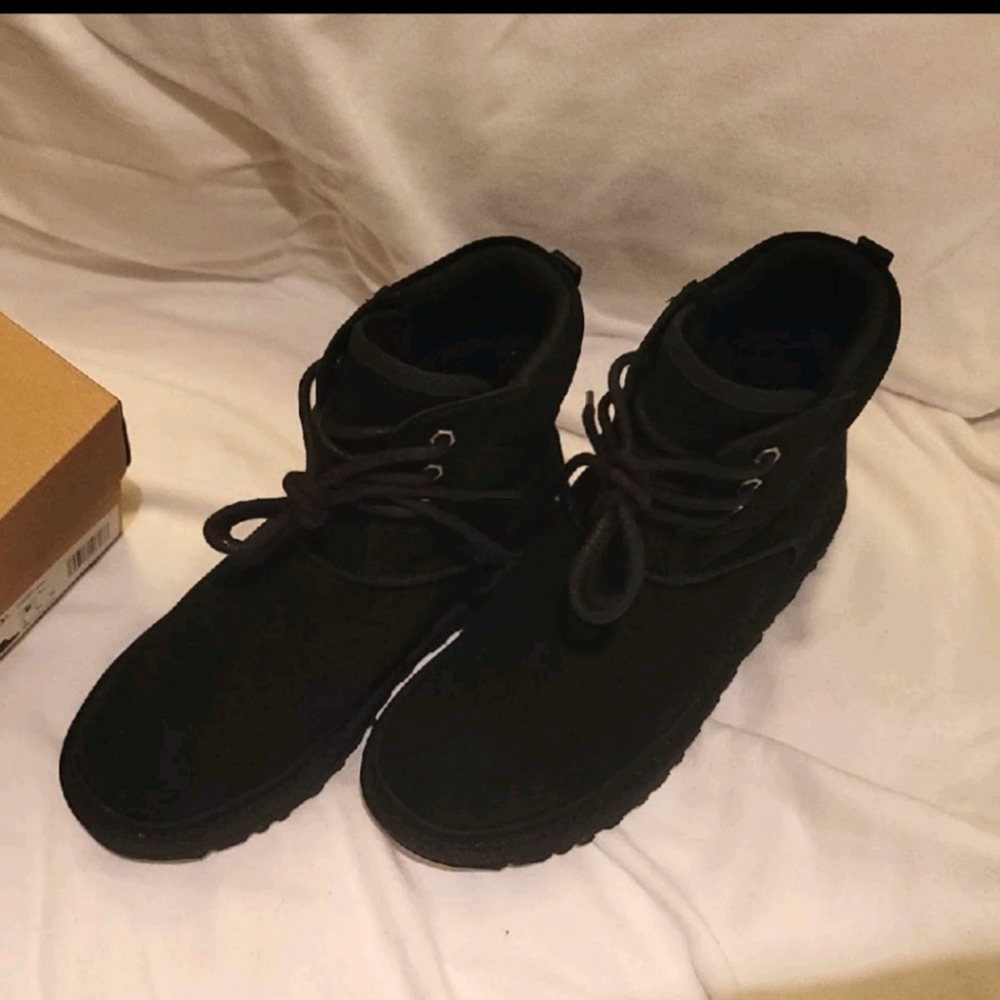 AUTH UGG NEUMEL HIKER BLACK SIZE 8